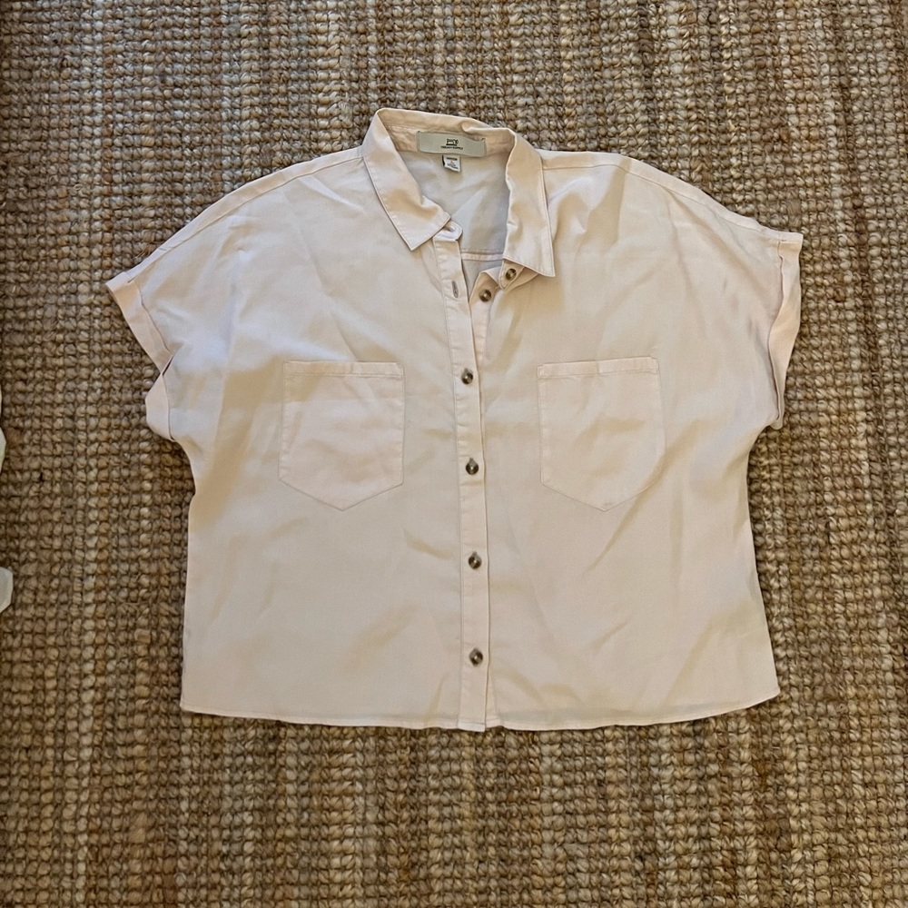 Thread and supply button up